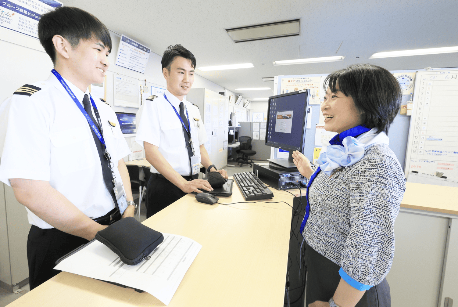 【充実の福利厚生】
社員が安心して長く働けるよう、社会保険完備・産休育休・時短勤務・資格取得支援など制度が充実。ライフステージが変わっても安心して働ける環境です。